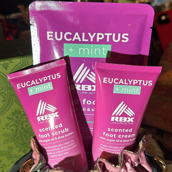 Gucci Pouch and extras 💞 - Picture 4 of 10